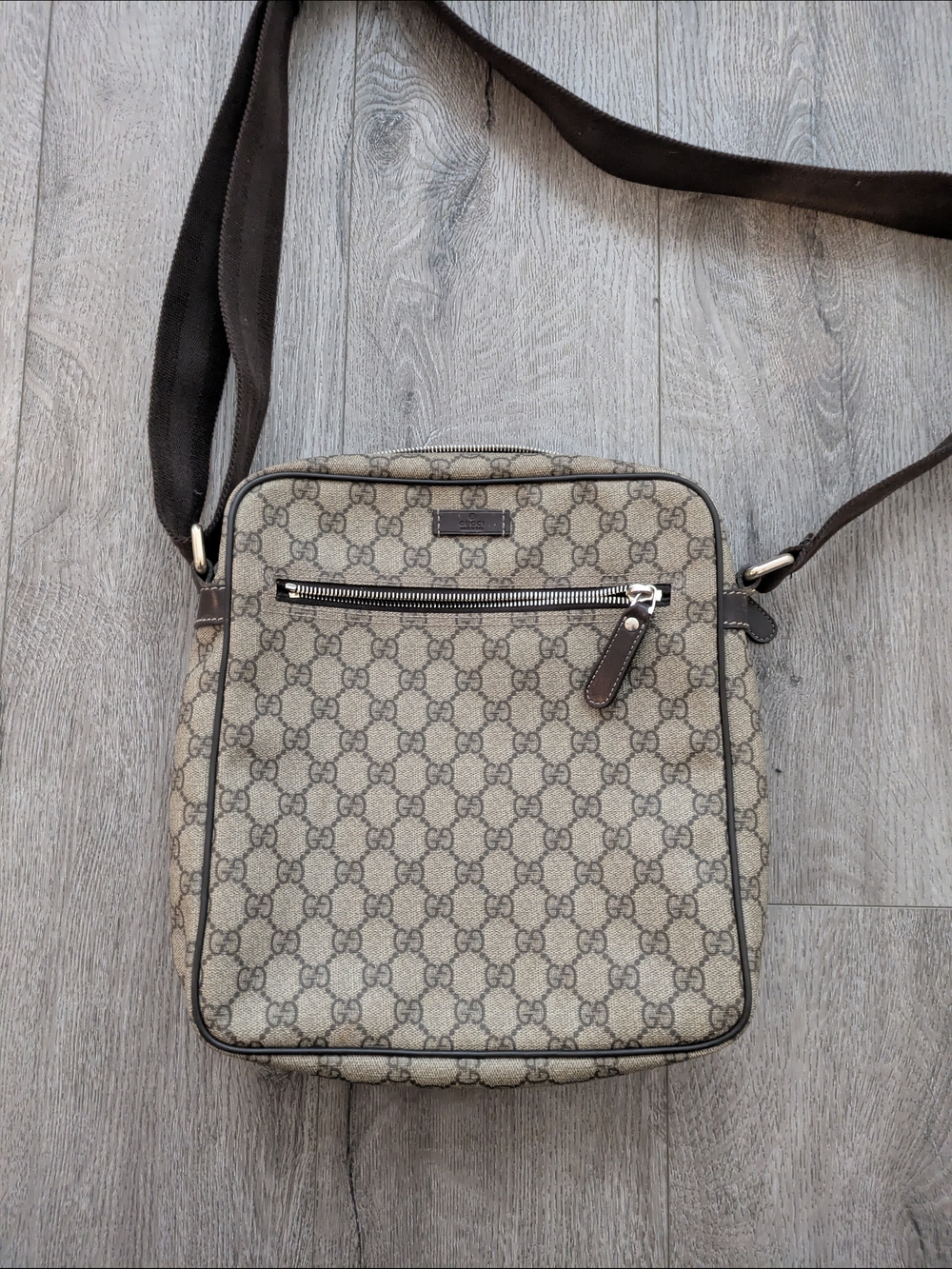 Gucci (Authentic) Large Messenger Bag  201448 520981